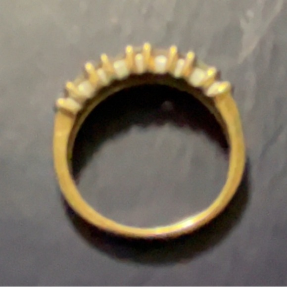 Elegant Gold and Silver Women\'s Ring